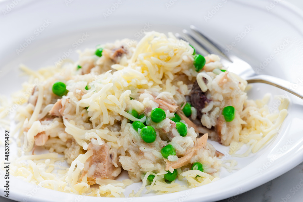 Czech risotto with poutry meat and green peas