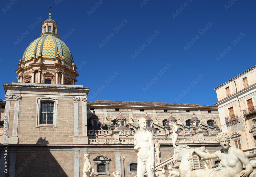 Obraz premium Fontana Pretoria in Palermo, Sicily, Italy.