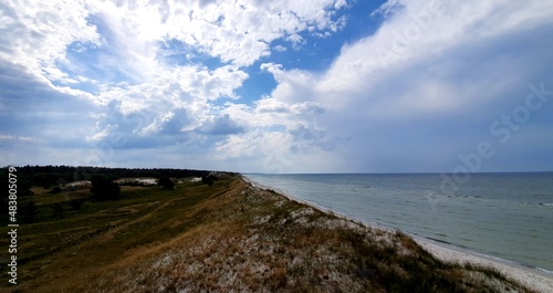 Zauberhafte Dünenlandschaft mit Wolkenspiel