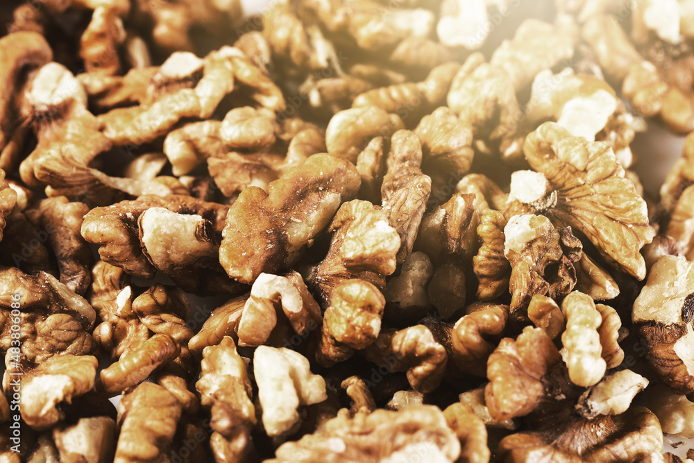 Obraz premium Closeup of peeled tasty walnuts