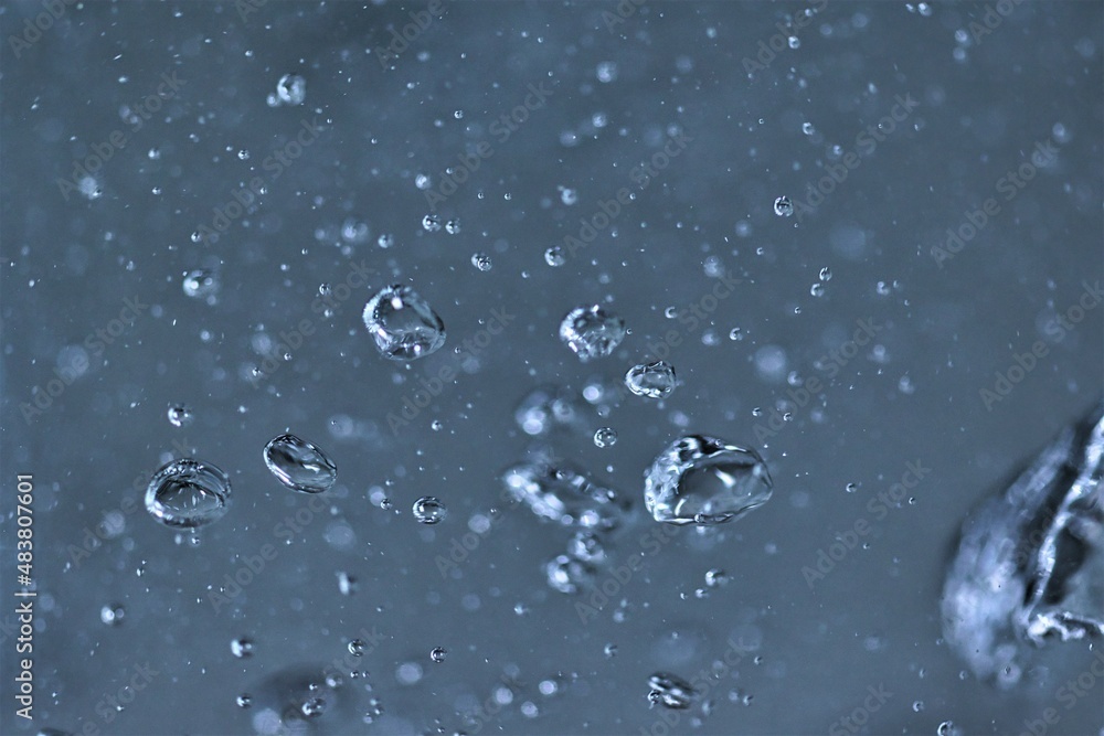 Sprudel im klaren wasser Sprudel im klaren wasser