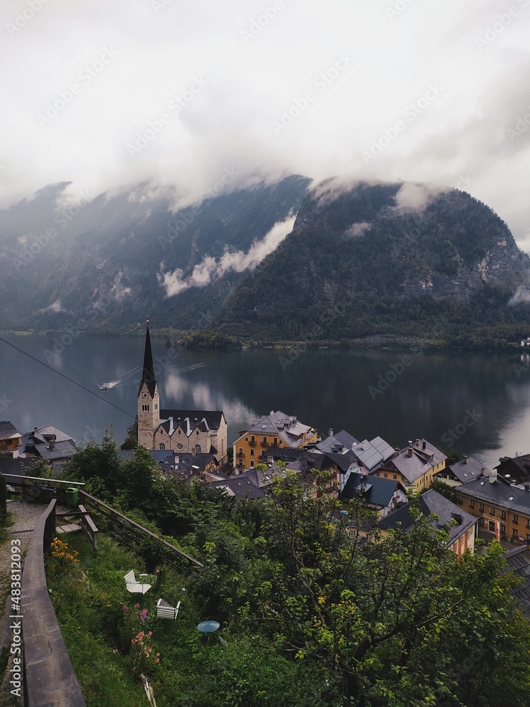 Fototapeta premium church on lake hallstatt