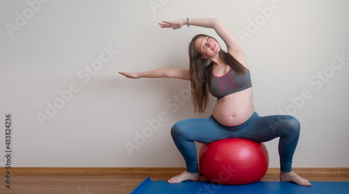 Healthy fitness pregnant woman doing yoga workout on yoga mat. healthy and active pregnancy concept. banner with copy space for text