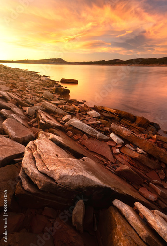 Fotografija Brilliant sunrise over  Carter Lake located in Loveland Colorado