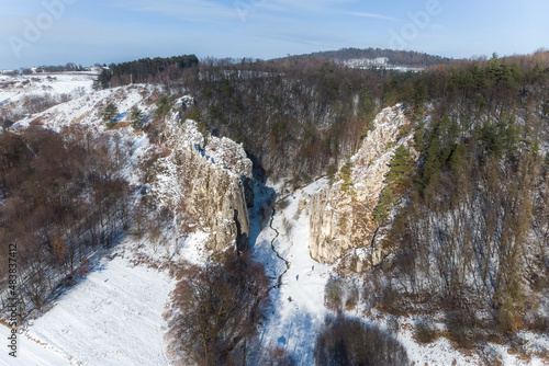 brama bolechowicka zimą