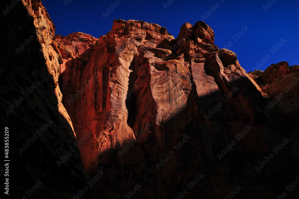 Obraz premium Sunrise on the sandstone walls of Capitol Gorge, Capitol Reef National Park, Utah, Southwest USA