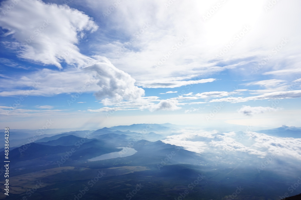Naklejka premium 富士山山頂からの日の出