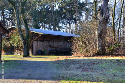 Historischer Bauernhof im Winter in der Stadt Schneverdingen, Niedersachsen photo