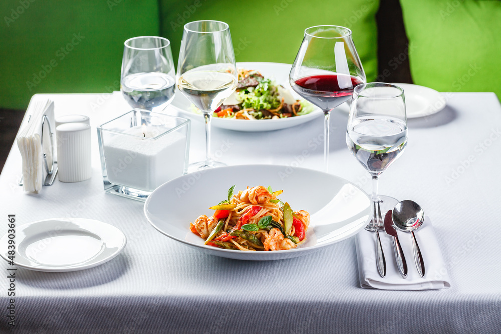 Pasta with shrimps, green asparagus and peppers Pasta with shrimps, green asparagus and peppers