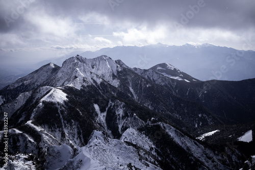 冬の阿弥陀岳から見る権現岳