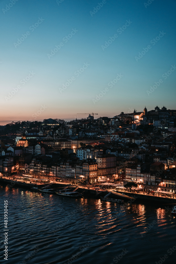 Fototapeta premium night view of the city, Porto
