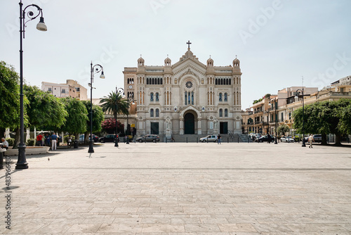 фотографія The cathedral in the historic city centre, where it shows its main façade on the wide Piazza