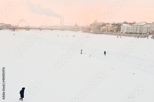 Fotografi People go by ice