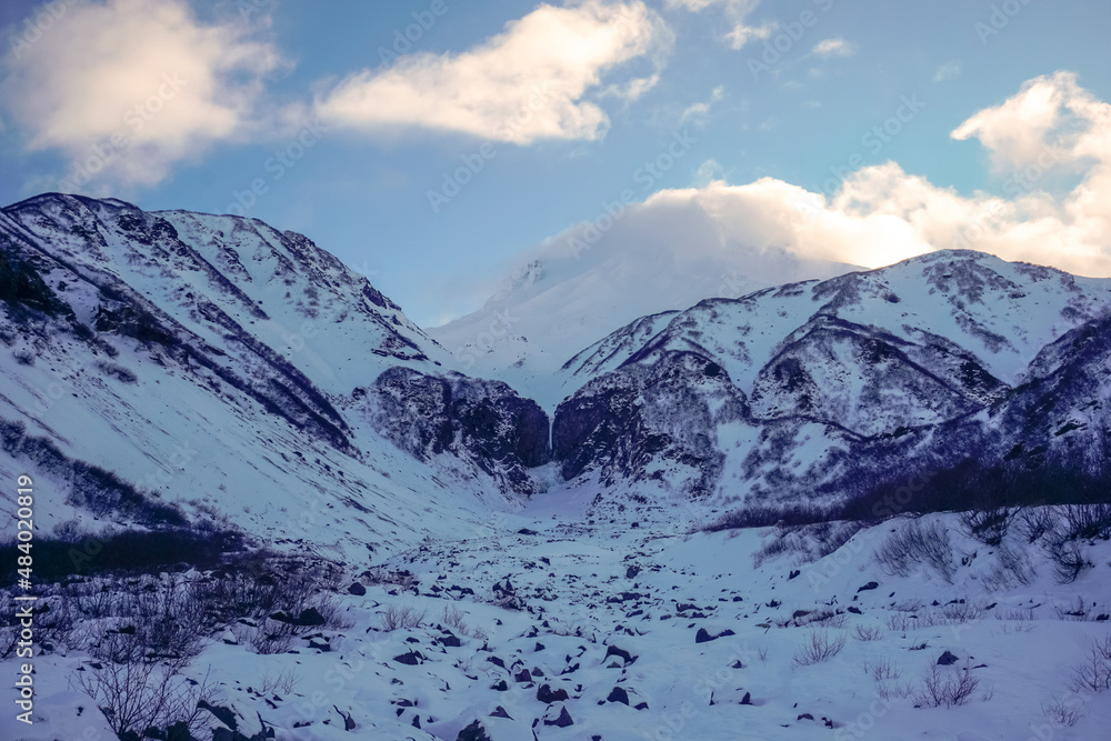 Fototapeta premium Frozen Vilyuchinsky waterfall in winter