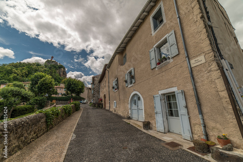 Rue pentue à Aiguilhe, Haute-Loire, France