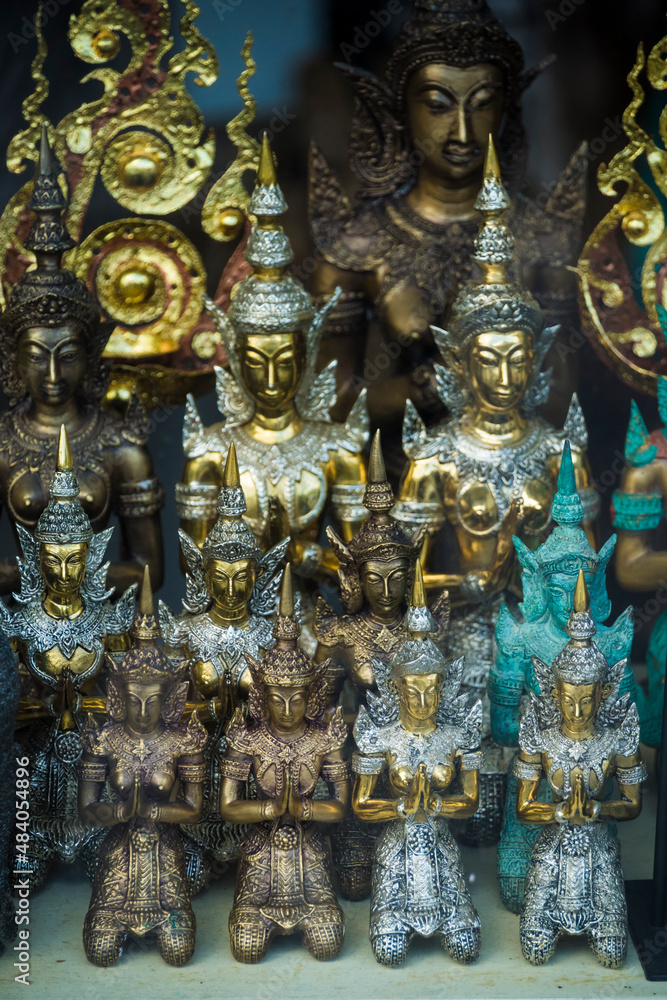 Buddha-Figuren aus Messing in Laden Buddha-Figuren aus Messing in Laden