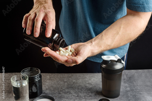 Tableau sur toile athlete takes supplements