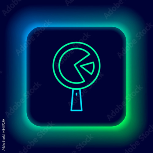 Glowing neon line Omelette in frying pan icon isolated on black background. Omelet in a skillet. Colorful outline concept. Vector