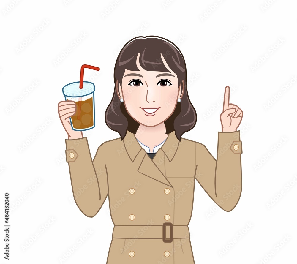 コーヒーを持って歩く女性 コーヒーを持って歩く女性