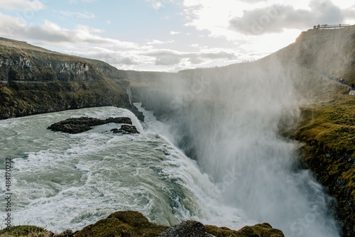 Ogromny Wodospad na Islandii © Radosaw