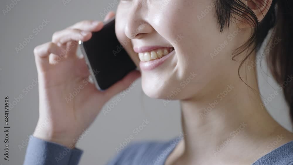 ミドル女性・スマホ・電話 ミドル女性・スマホ・電話