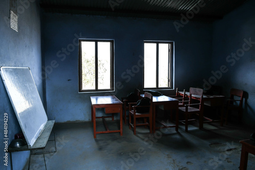 Vieille école au népal dans la région de dhading vers kathmandou  photo