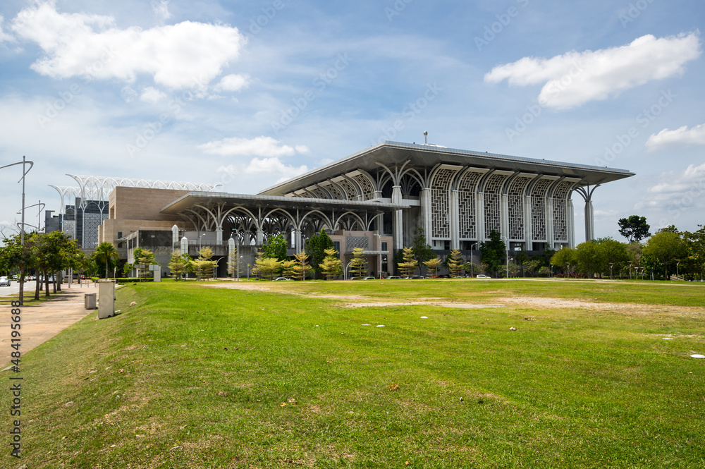 Fototapeta premium The Tuanku Mizan Zainal Abidin Mosque or the Iron Mosque in Putrajaya