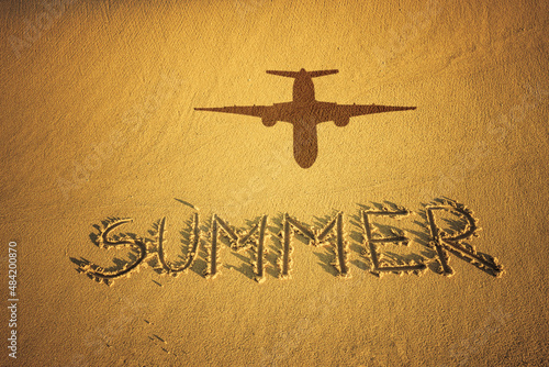 Das Wort summer in den Sand geschrieben