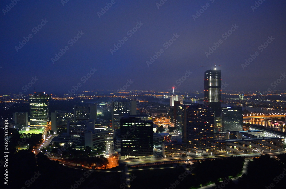 Blick vom Wiener Donauturm am Abend