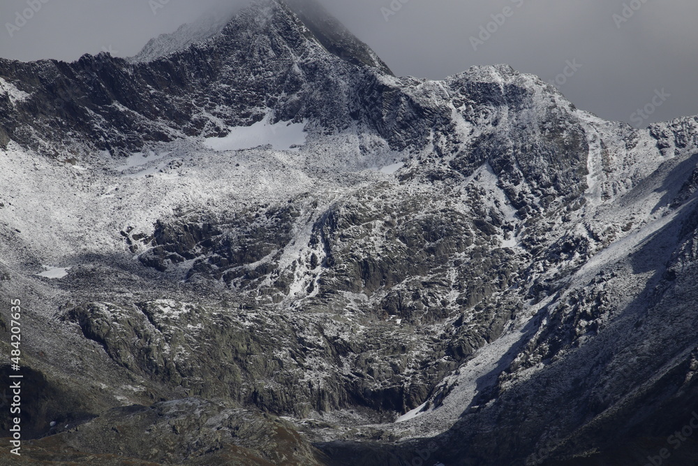 Obraz premium snow covered mountains