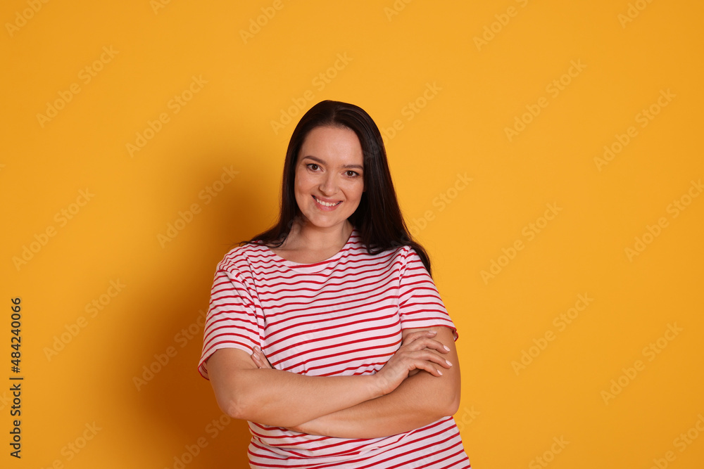 Obraz premium Beautiful overweight woman with charming smile on yellow background