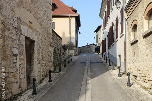 Vieille rue typique  village de Morestel  d  partement de l Is  re  France