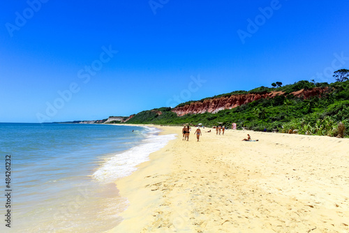 Fototapeta Naklejka Na Ścianę i Meble -  caminhada na praia de Arraial d'Ajuda Bahia Brasil