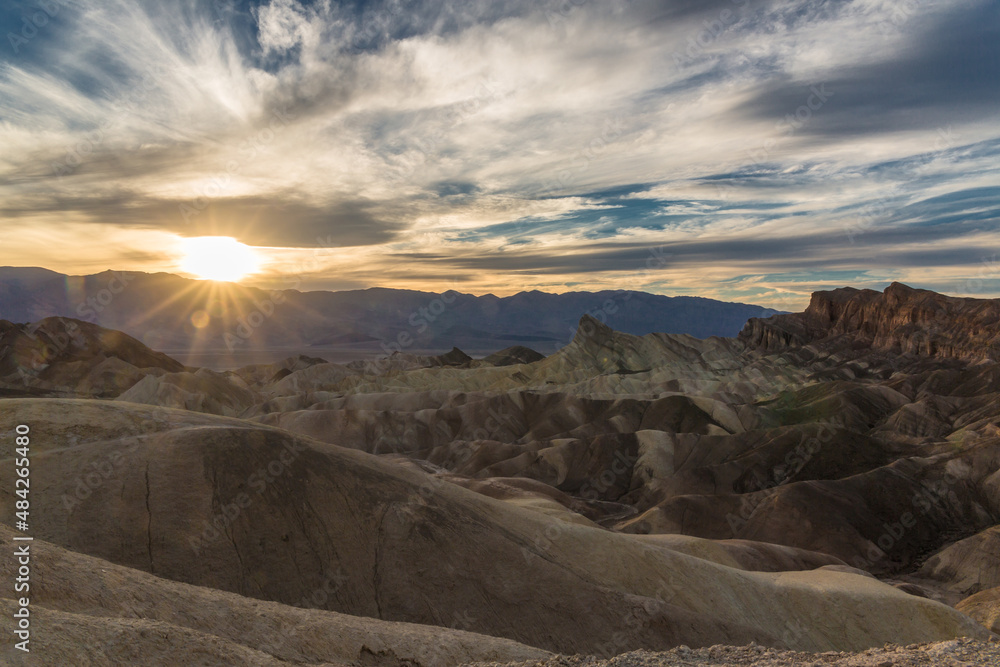 Naklejka premium sunset over the mountains