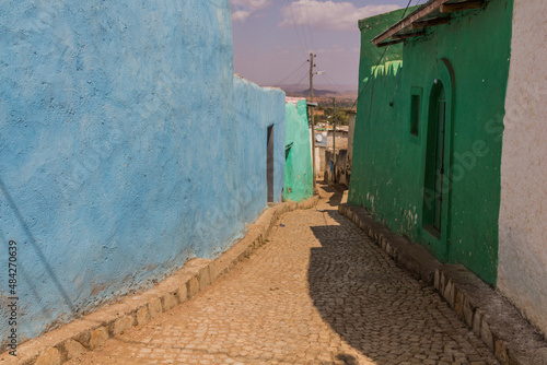 Narrow alley in the Old town in Harar, Ethiopia © Matyas Rehak