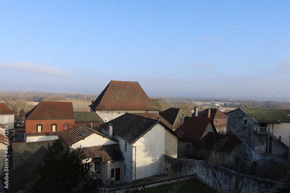 Vue d'ensemble du village, village de Morestel, département de l'Isère, France