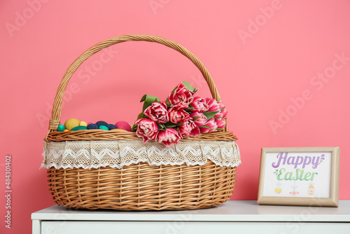 Wicker basket with Easter e...