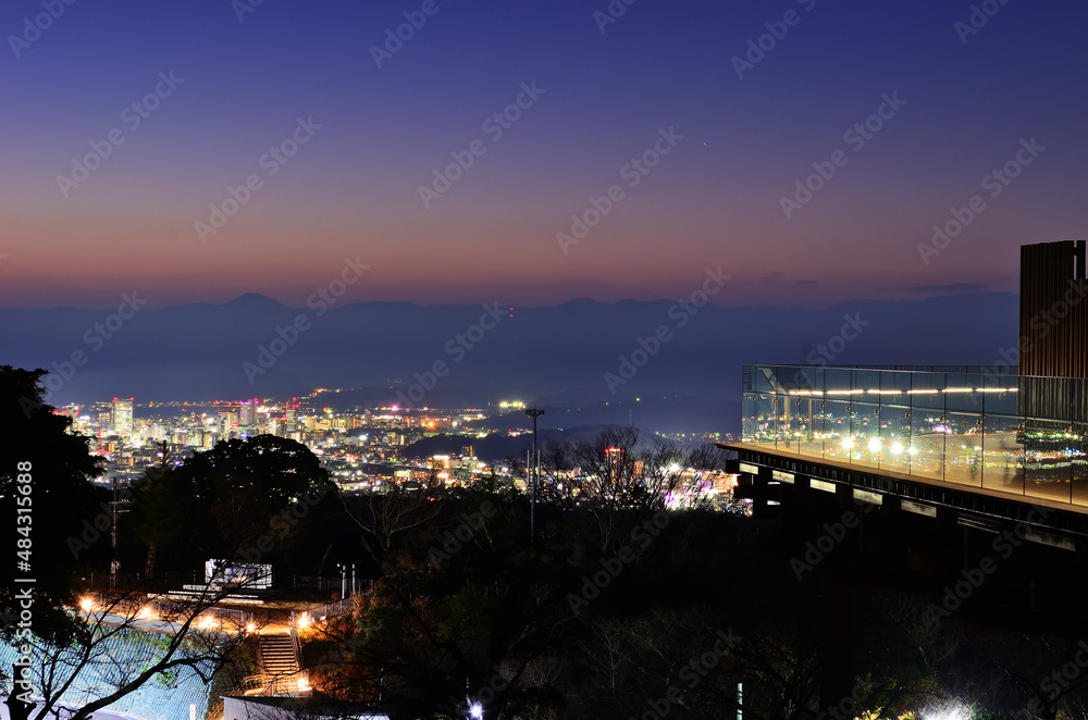 Obraz premium 日本平から見るマジックアワーの夜景
