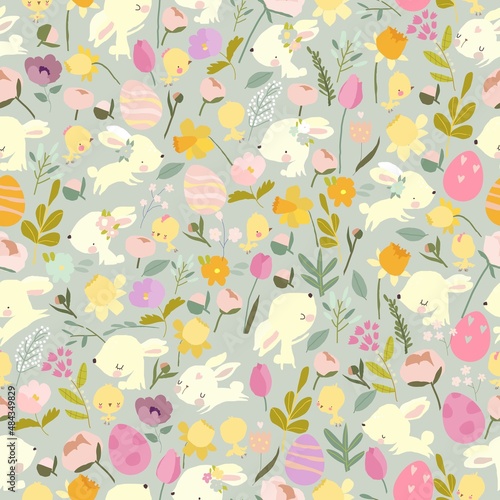 Nahtloses Muster mit lustigen Osterhasen und Blumen