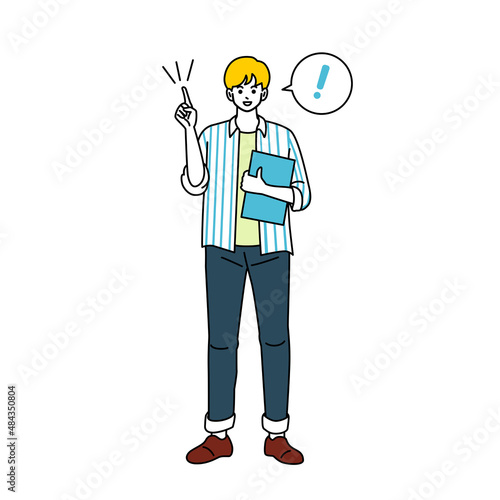 笑顔で説明する若い男性　全身姿