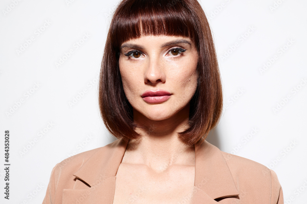photo pretty woman Charm red nails model luxury light background photo pretty woman Charm red nails model luxury light background