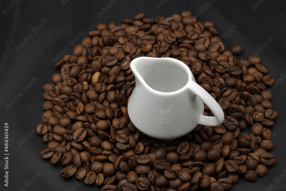 Fototapeta premium Small cup and coffee beans