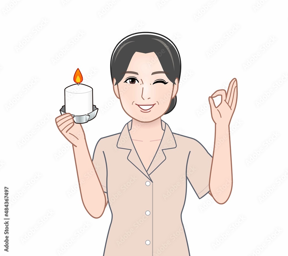 防災用ロウソクを持ったおばさん