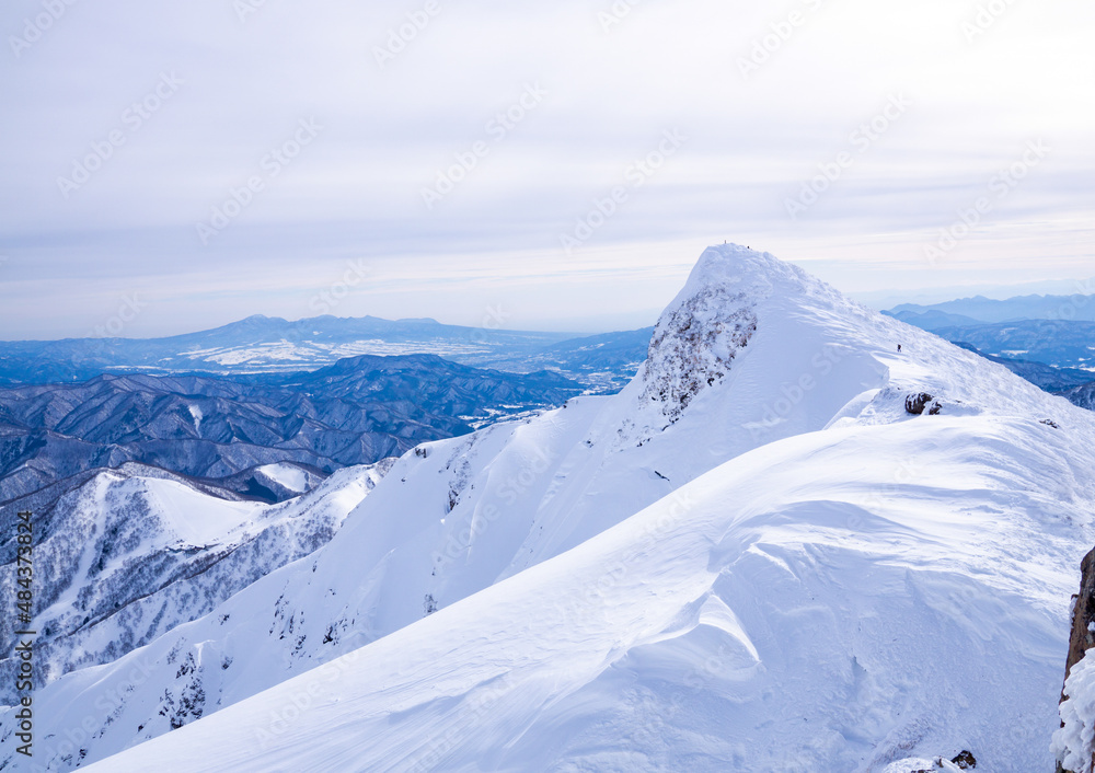 谷川岳からの眺望　冬の山岳風景　さわやかな空