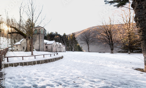 Santuario in Appennino con la neve © PgP