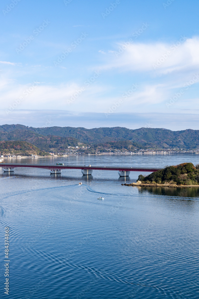 Fototapeta premium 舘山寺から浜名湖橋を眺める