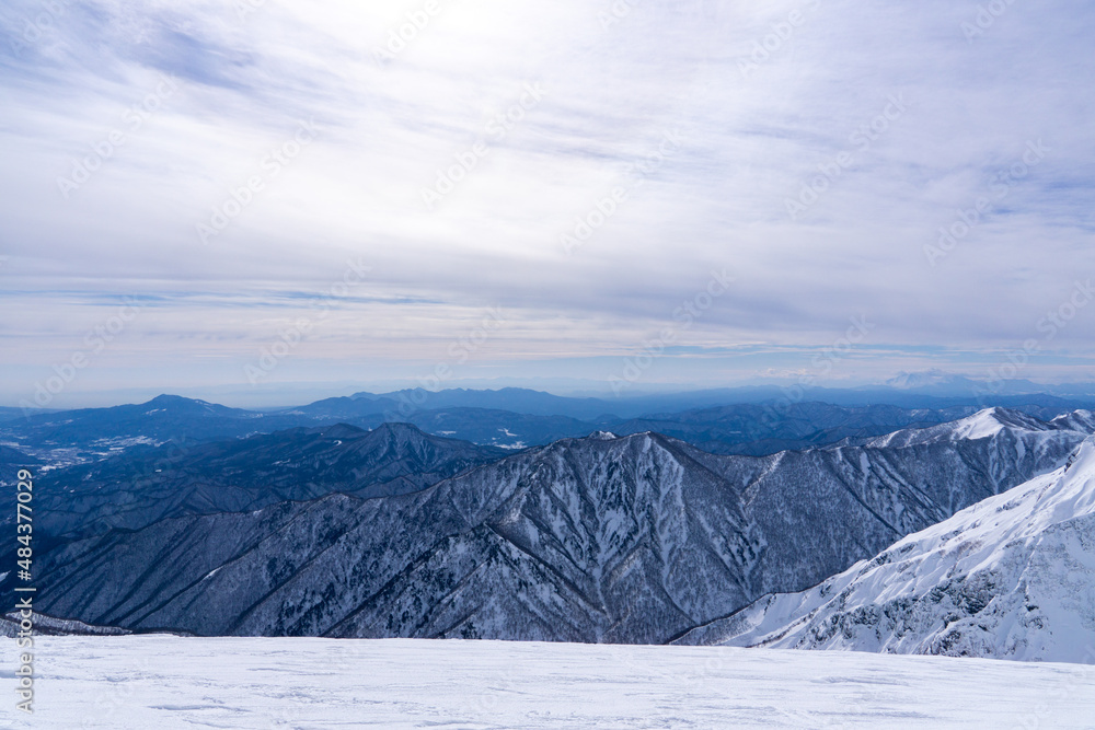谷川岳山頂からの眺望　冬の山並み