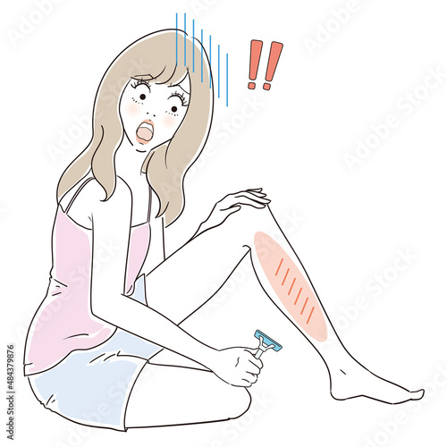 膝下のムダ毛を手入れする若い女性