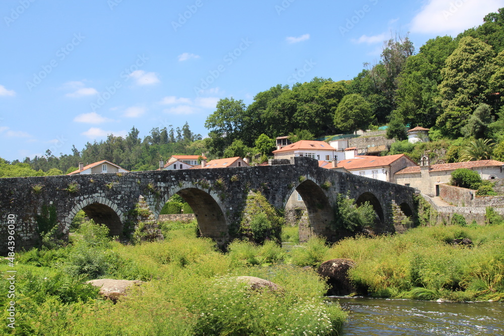 Ponte Maceira, localidad gallega con un precioso puente medieval. España.