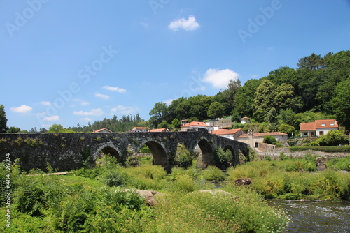 Wallpaper Mural Ponte Maceira, localidad gallega con un precioso puente medieval. España. Torontodigital.ca